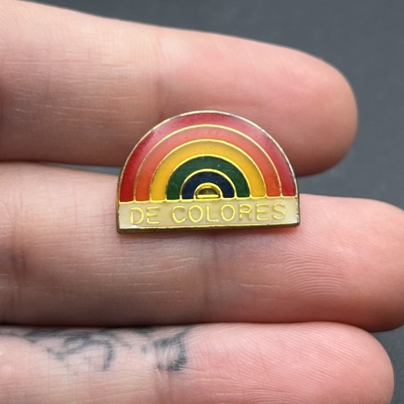 Boutique Jewelry - De Colores Rainbow Colors Spanish Lapel Hat Pin